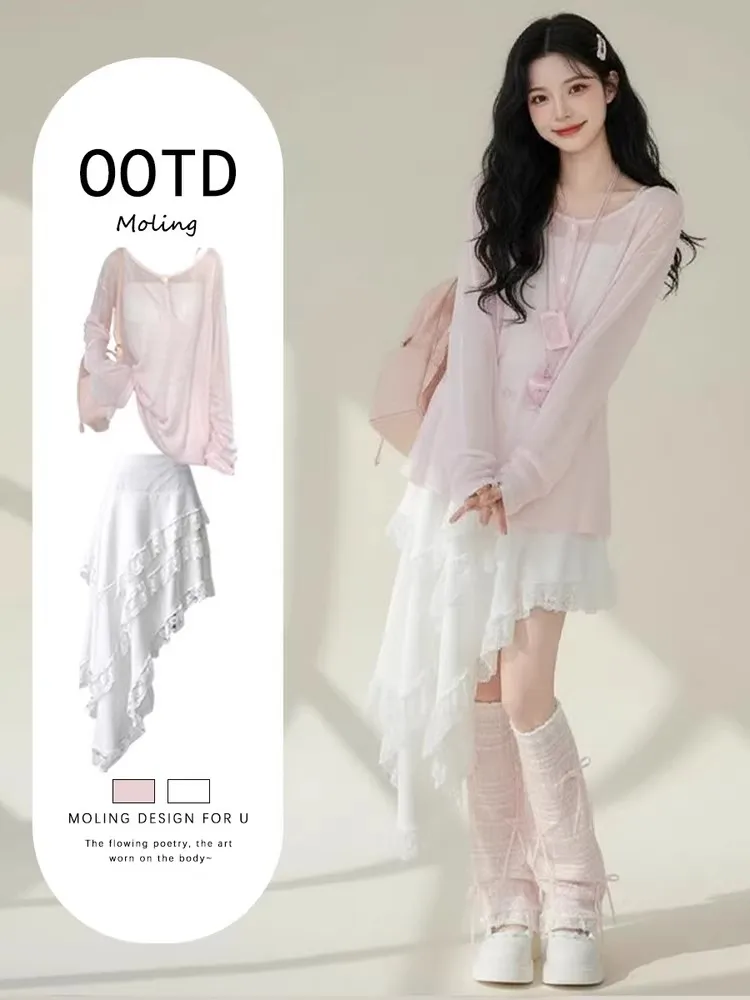 

Потрясающий комплект из топа-майки с высокой талией, свободного кроя, асимметричного кроя, и юбки. Красивый и уникальный модный ансамбль.