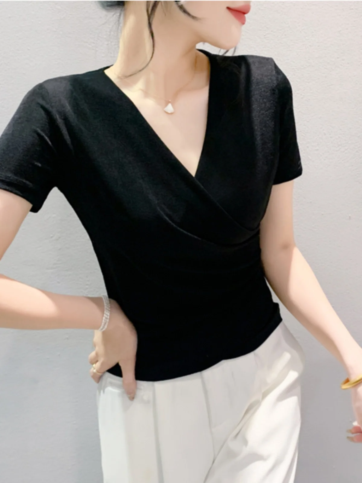 Sexy Me V-Ne T-Shirt Damen ort Sve Dyed T-Shirt Faionable Schlankheitsbasis irt Korean Sle Commute Klassisches Muster