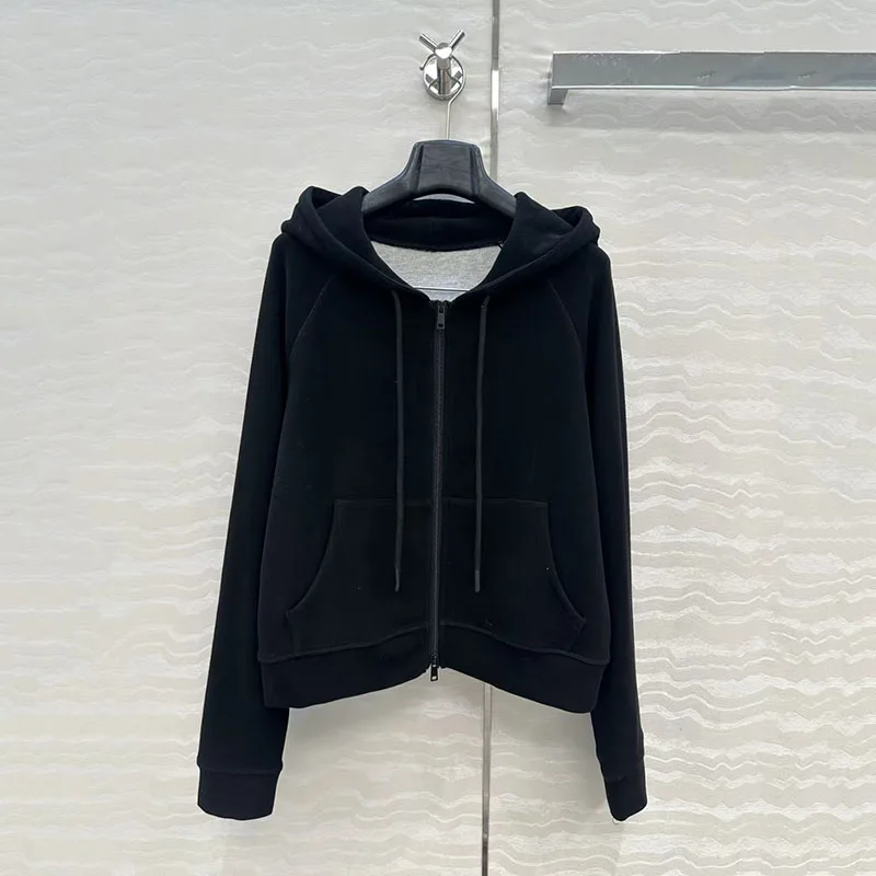 

The new retro hooded zipper hoodie for women in autumn is a casual, loose and slimming cardigan. It is a versatile sporty top