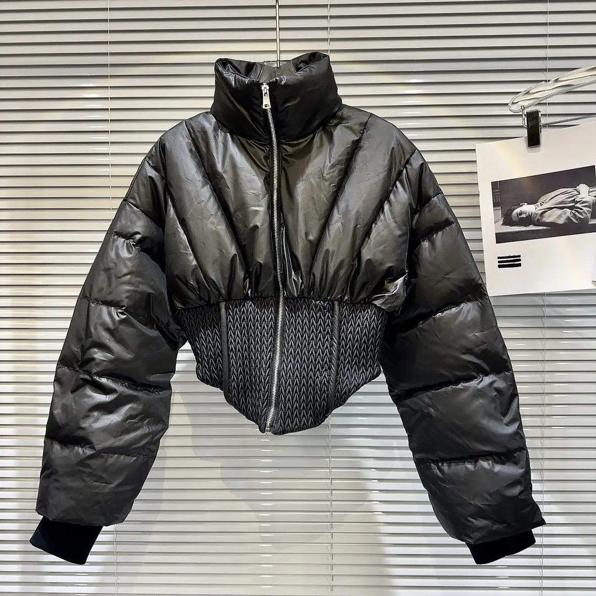 2025 Nuovo cappotto in cotone caldo per ragazza dai capelli scuri con design dimagrante modellante a lisca di pesce in edizione limitata per l'inverno