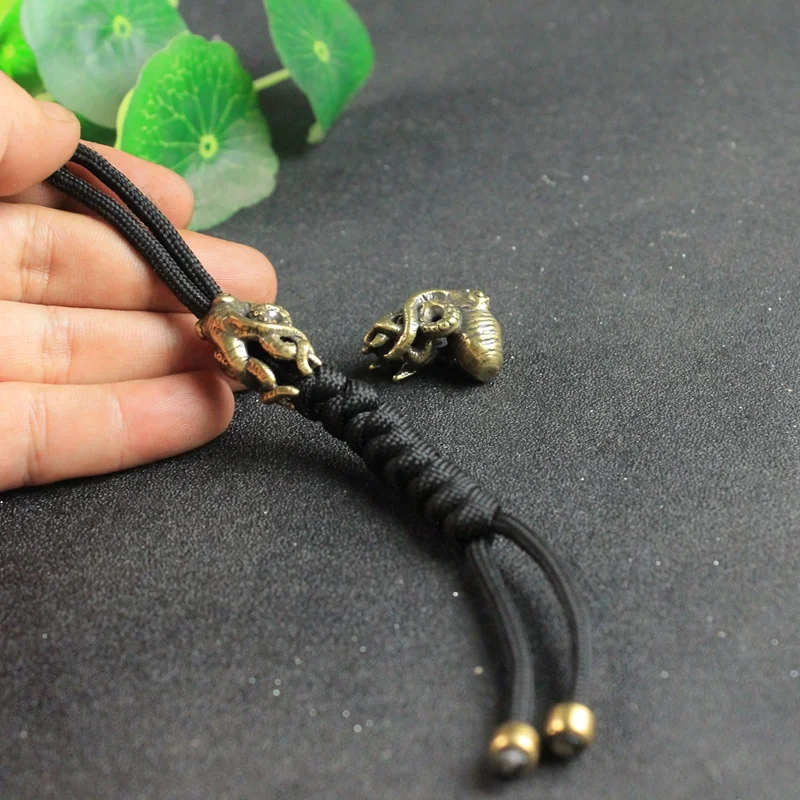 Retro ทองเหลืองสัตว์ทะเล Octopus มีดลูกปัด EDC ร่มเชือกจี้ DIY สร้อยข้อมือ Paracord อุปกรณ์เสริม Lanyard แขวน