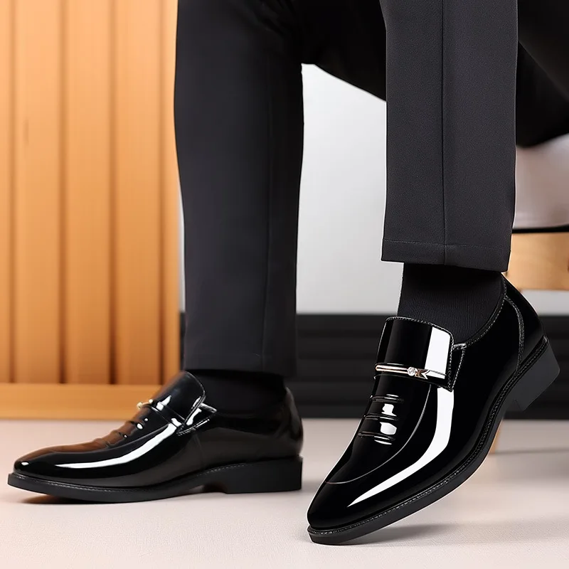 Men Luxury Party Wedding Plus Size Shoes 2024 NEW Patent Leather Shoes for Man Business Shoes Casual Point Toe Slip on Loafers