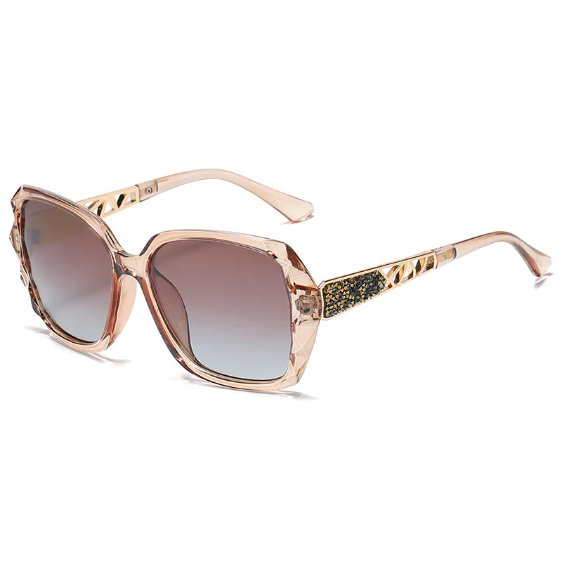 New Ladies\' Sunglasses with High Sense and Diamond-encrusted Sunglasses Protect against Ultraviolet Rays in Summer.