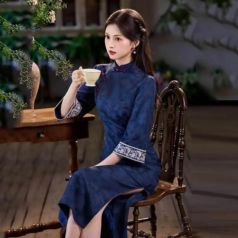 

Вечернее платье-ципао Yourqipao: весеннее, синее, с длинным рукавом, в современном молодежном ретро-стиле, приталенное, в китайском стиле, для женщин, для вечеринок