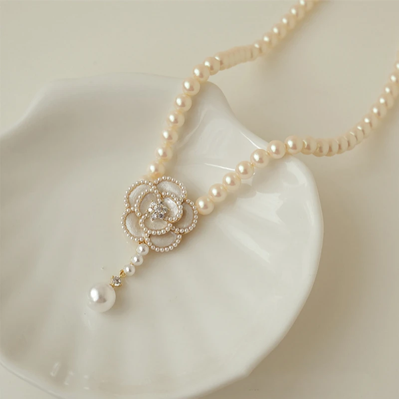 Fashion Beautiful Camellia Rose Pearl Necklace Exquisite Craft Personality Creative Pendant Family Gift