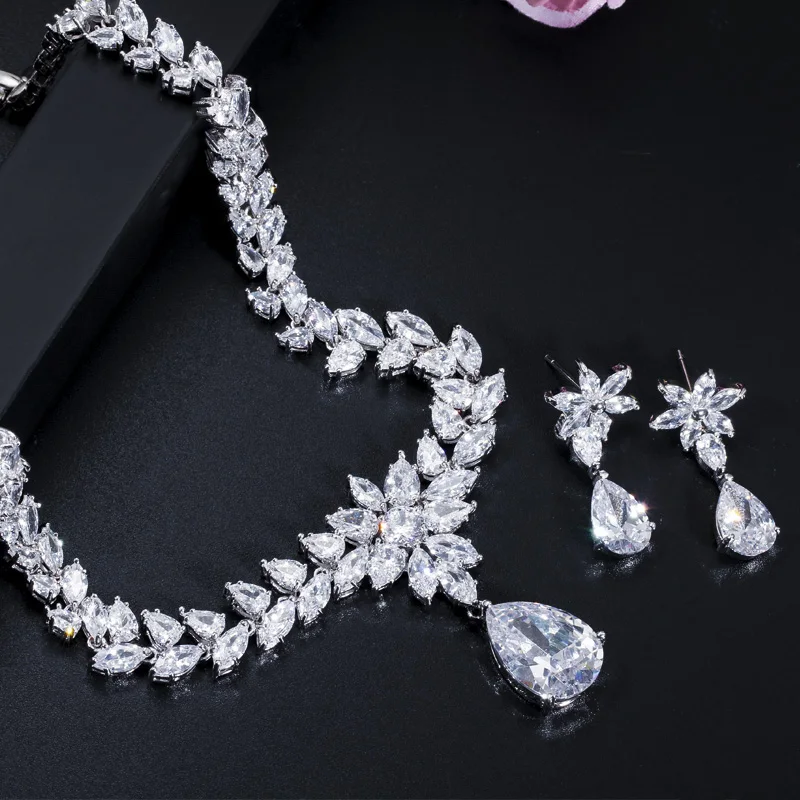 Imagem -05 - Temática-sparkly Cubic Zirconia Conjunto de Jóias para Mulheres Grande Gota de Água cz Brincos e Colar Festa de Casamento Nupcial T1007