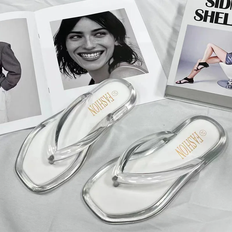 2024 Nowe klapki damskie Letnia moda na zewnątrz Dopasowane klapki na płaskiej podeszwie Buty plażowe PVC Jelly Crystal Slides