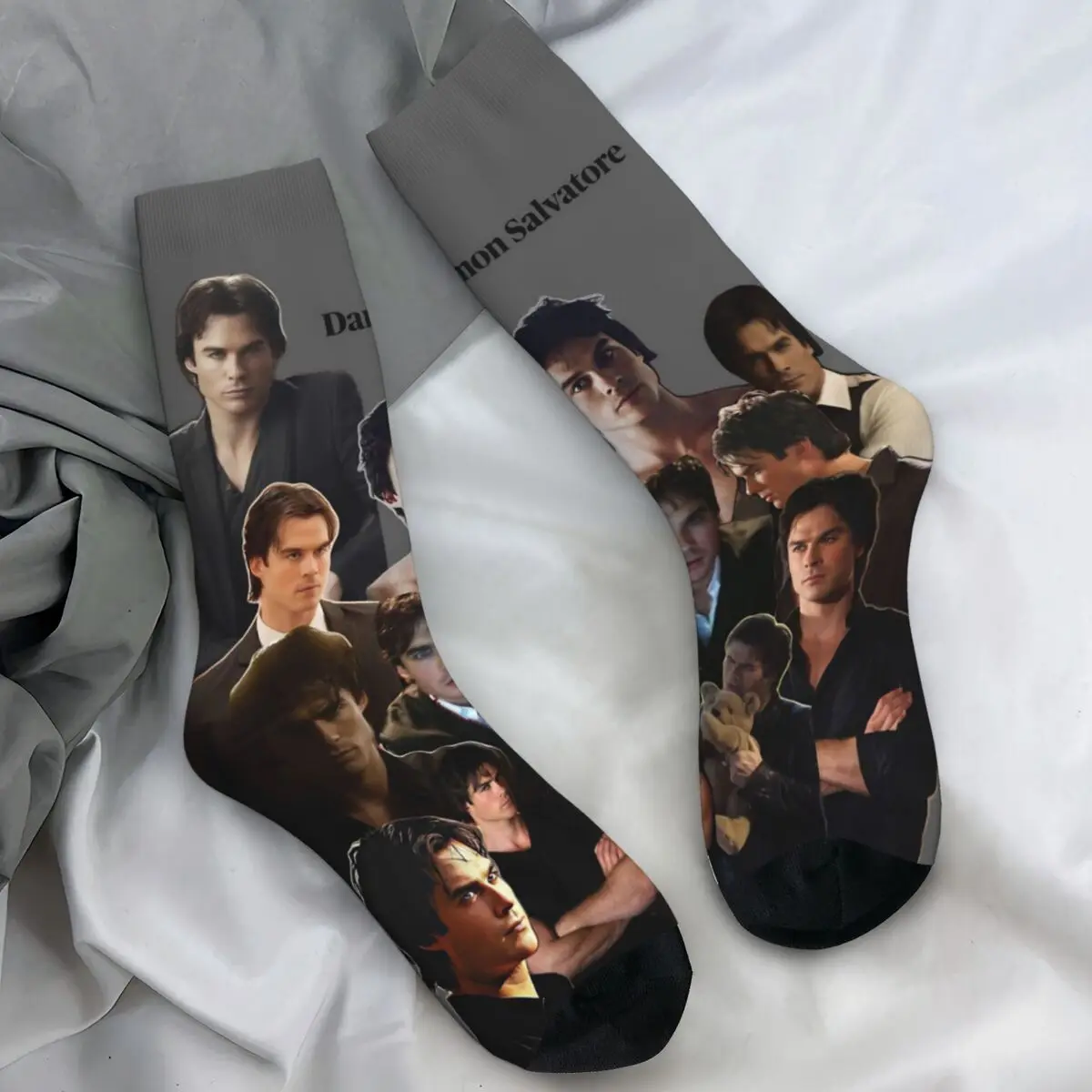 يوميات مصاص الدماء ديمون سلفاتوري المسلسلات التلفزيونية جوارب الرجال الجوارب لينة العصرية الجوارب الخريف في الهواء الطلق عدم الانزلاق جوارب مطبوعة هدية
