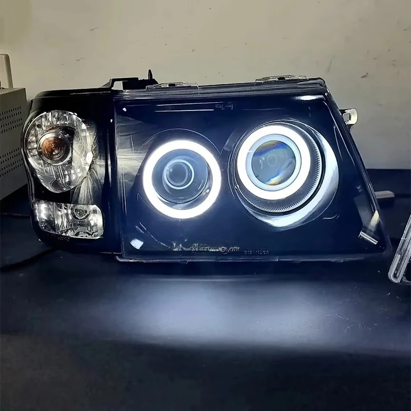 For Toyota Hilux SR5 01-05 Year 4WD 2WD Utility Headlights With Corner Lights White/Amber LED Halo Rings And Projectors