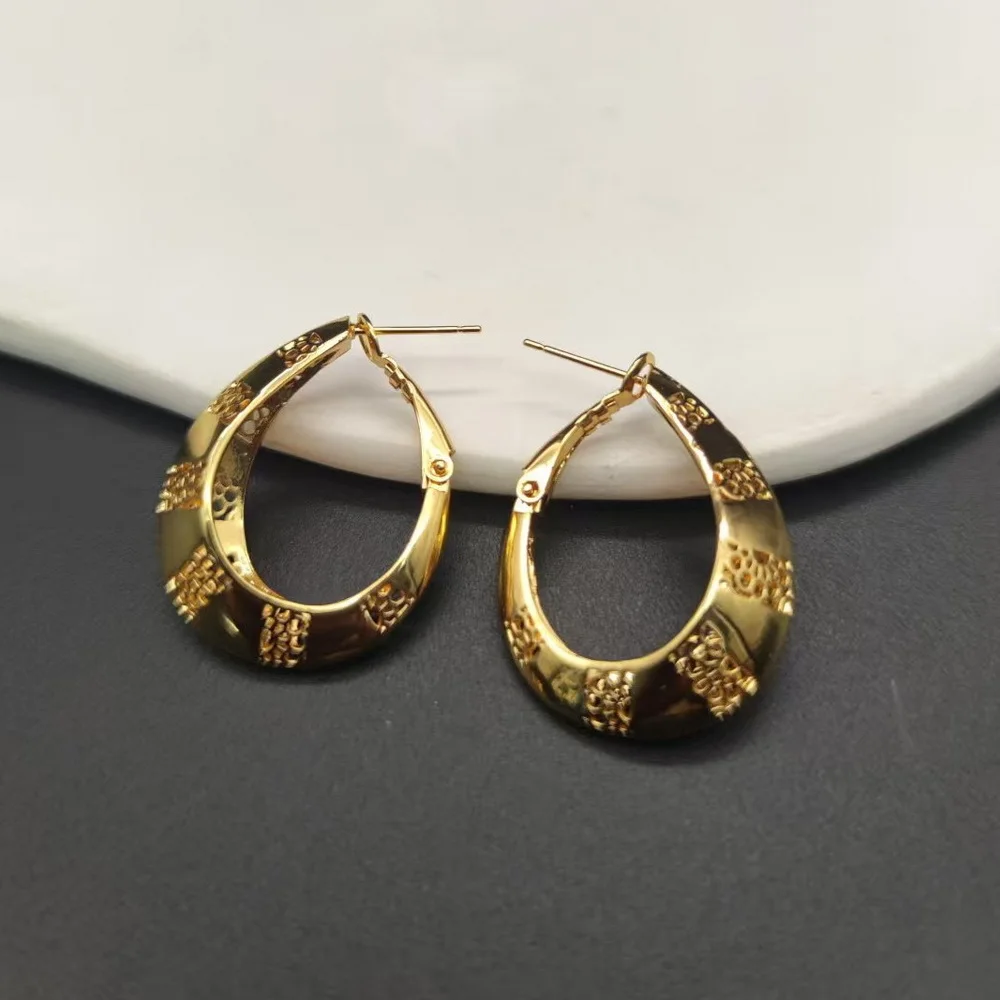 Sunnice OEM Wholesale Cross-border New Hollow Fashion Jewelry Set 18K Gold-Plated Creative Pendant Earrings Personality Necklace
