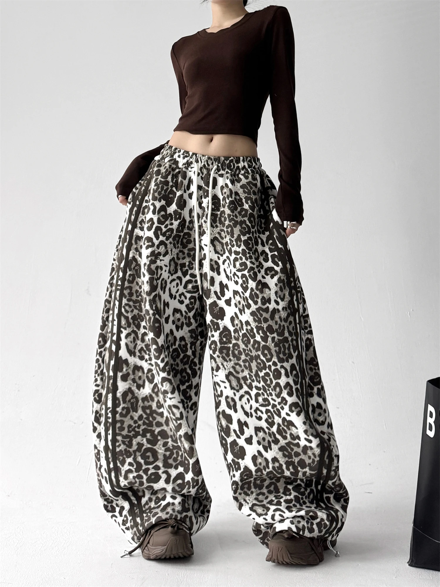 

Женские широкие брюки с леопардовым принтом, повседневные свободные уличные брюки с завязками на талии и полосками по бокам, женские брюки