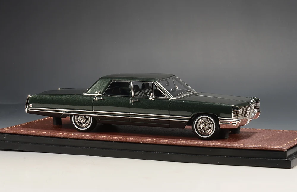 GLM 1:43 Imperial Lebaron Forest 1968 Vintage Car Simulation Limited Edition Resin Metal Static Car Model Toy Gift