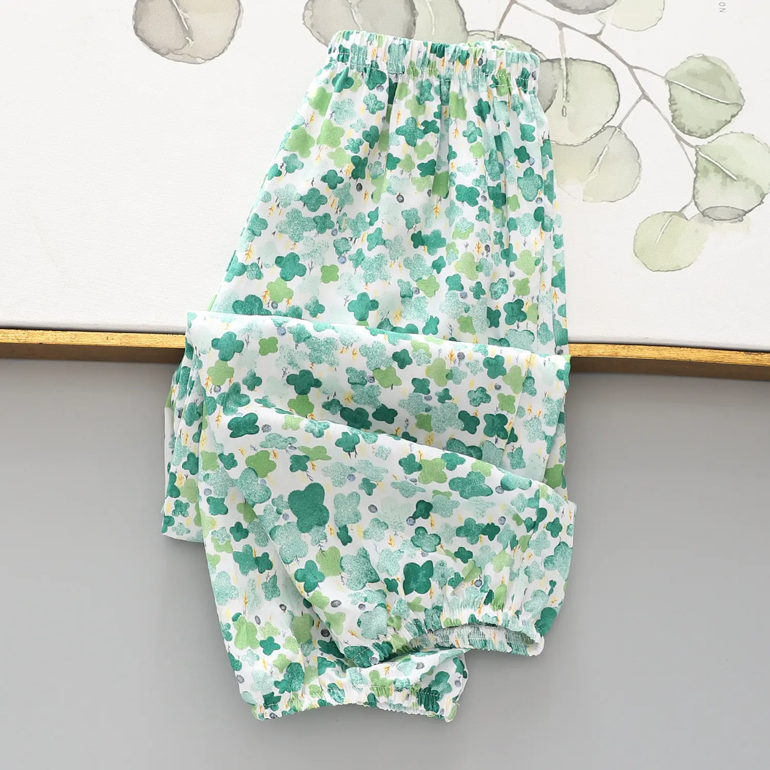 

Summer lightweight breathable cotton and silk children's and adults' loose casual pants with mosquito repellent function for out