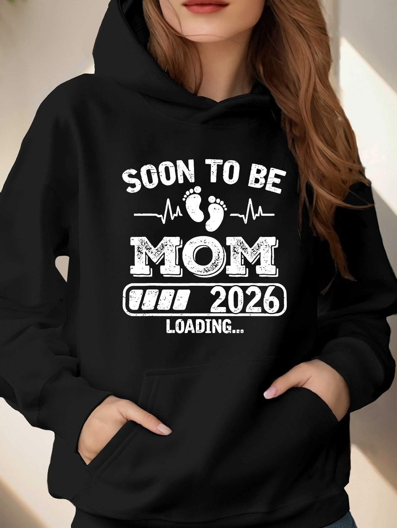 

Новая толстовка с капюшоном для беременных весной и осенью 2025 года — это повседневный и модный пуловер с буквенным принтом.