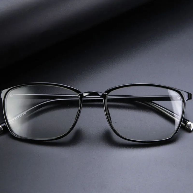 Stilvolle Anti-Blaulicht-Lesebrille für Damen und Herren, geeignet für beide Nah- und Fernsicht.