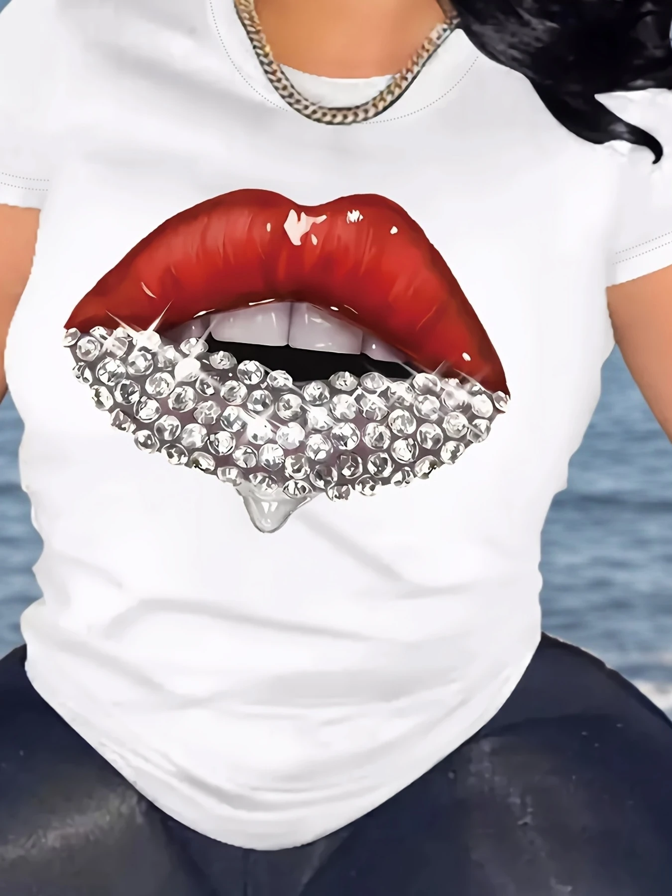 

Women's Plus Size Lip Print T-Shirt - Casual Short Sleeve Crew Neck Top, Breathable, Vibrant Red Lips Design with Rhinestones