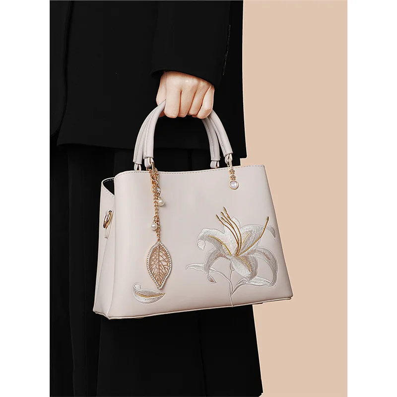 New Bag Women's New Mother Bag Fashion Handbag Style Embroidery Messenger Bag Middle-Aged Women's Bag