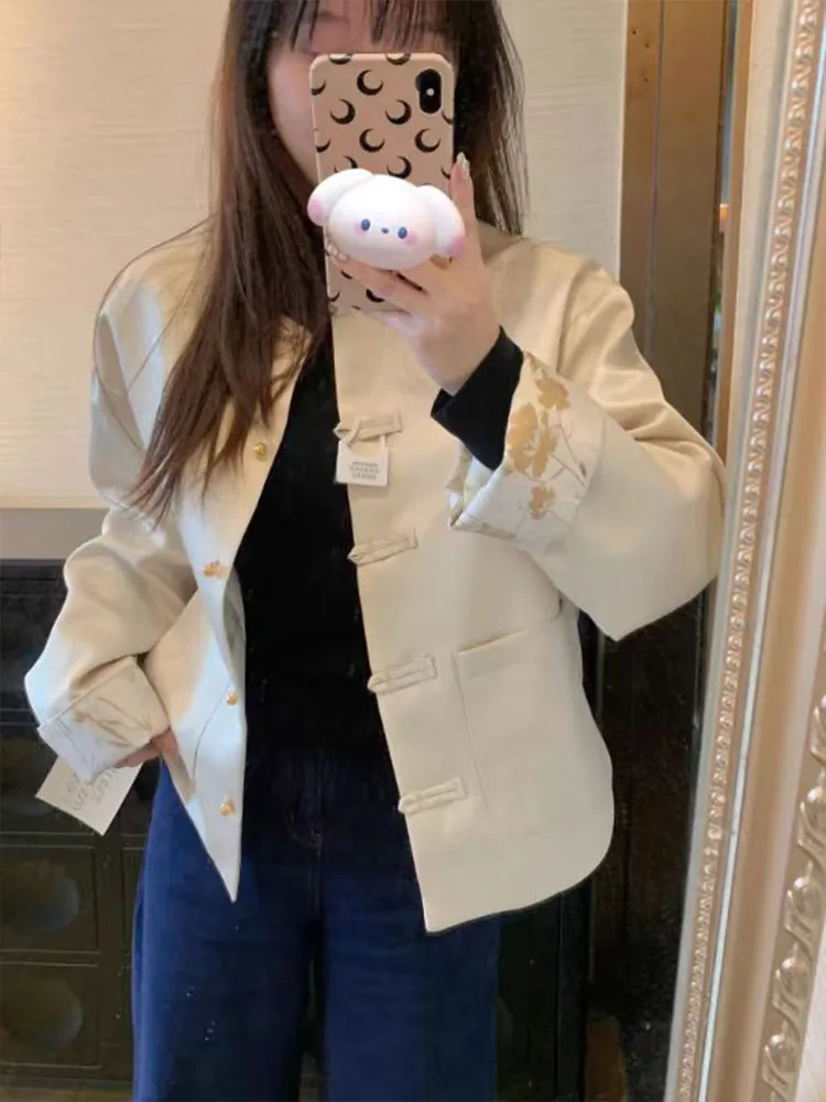 

Новая женская куртка в китайском стиле с вышивкой, атласными вставками и пуговицами, весна 2026, уникальный индивидуальный дизайн, свободный крой, однотонная.