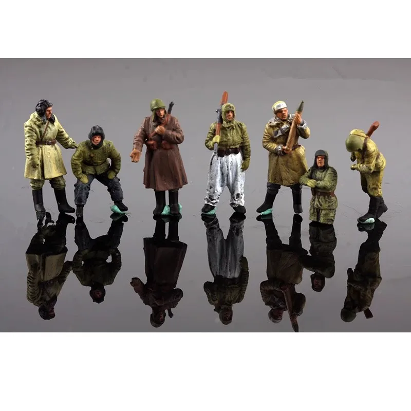 1:72 Scale Resin Model 7Pcs Action Figure Soviet On The Battlefield Soldiers Doll Toys DIY Scene Accessory Display Collection