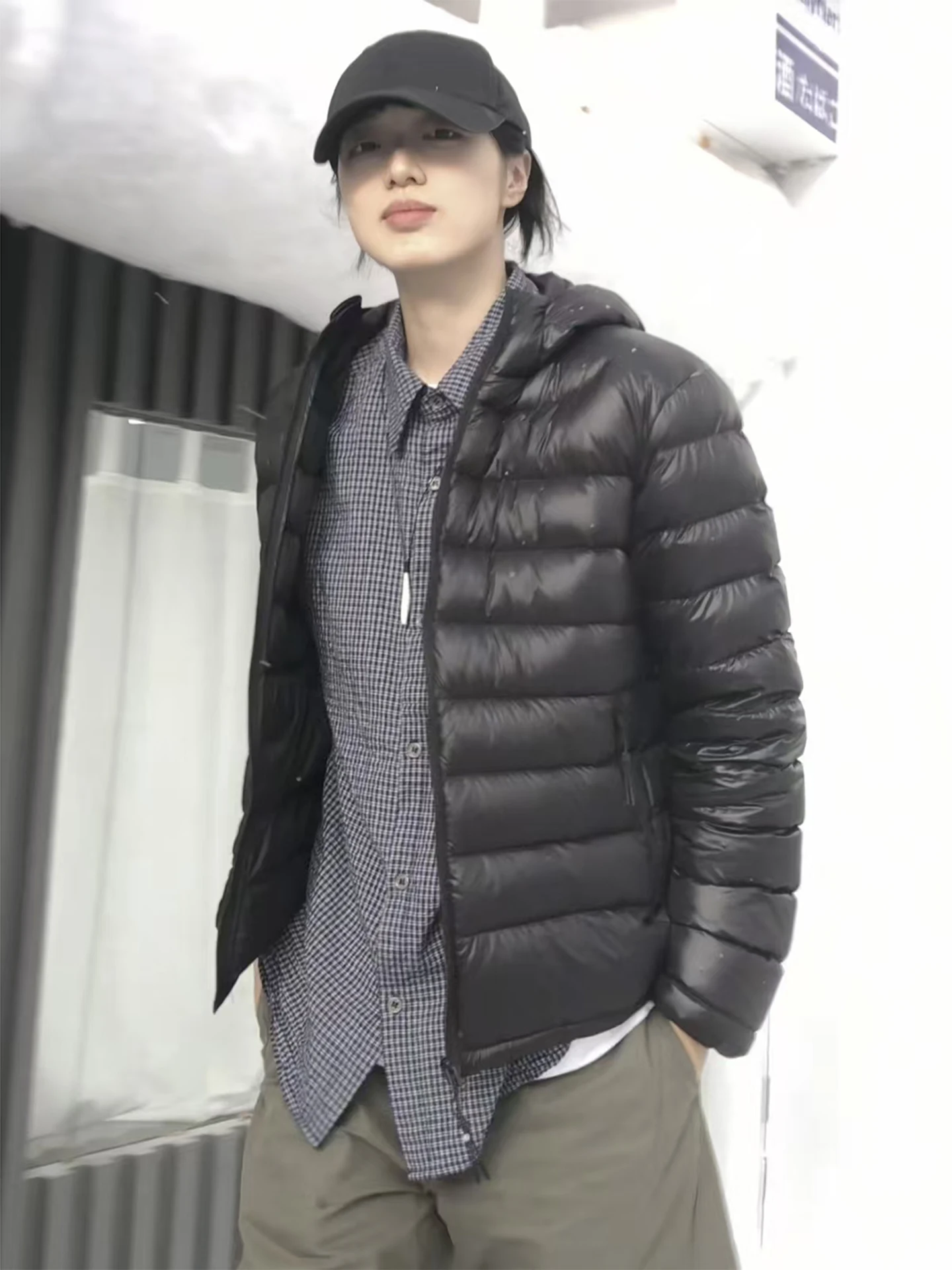 

Мужская черная короткая теплая куртка с 90% пуховым наполнителем, трехслойная, из хлопка, зимняя верхняя одежда, стиль CleanFit, на молнии, с длинными рукавами.