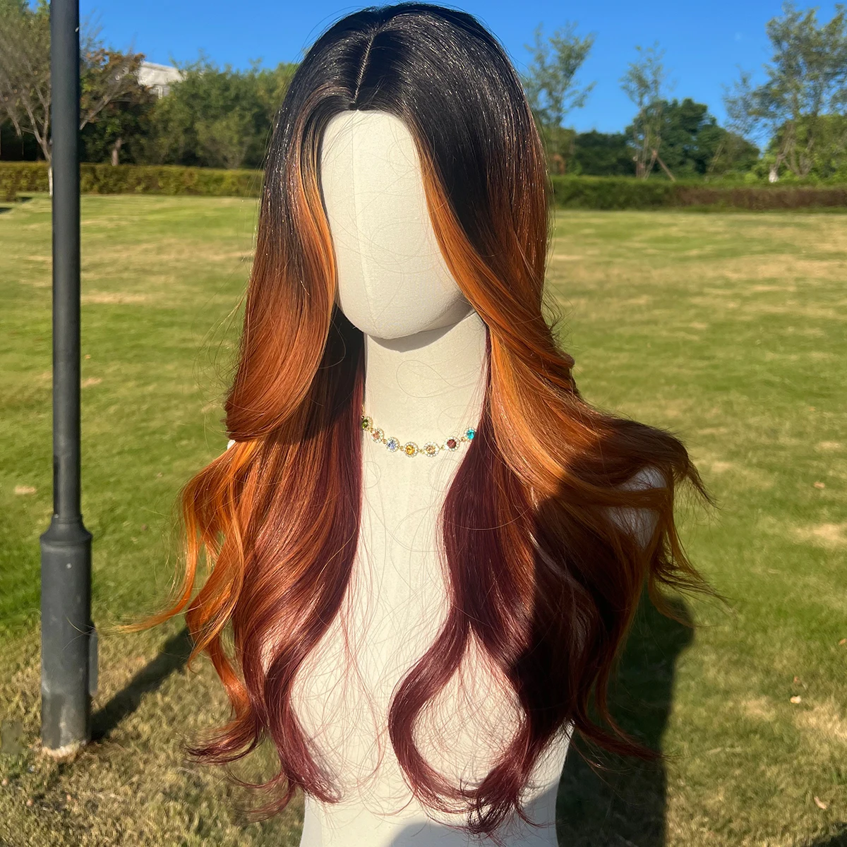 Wig sintetis coklat merah dengan rambut keriting berombak besar Wig alami garis rambut pesta tahan panas warna gradien harian