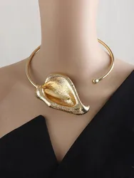 Exaggerated Metal Flower Shape Open Collar Choker Necklace for Women Vintage Elegant Show Party Jewelry Accessories