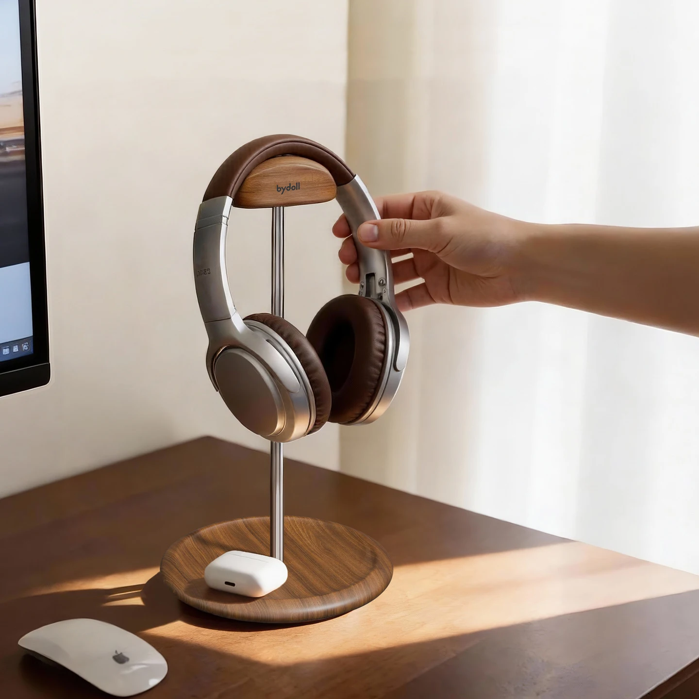 HeMu Curved Walnut Wood Headphone Hanger, Smooth Anti-scratch Desktop Headset Stand Stable Base for Over Ear Headphones Displa