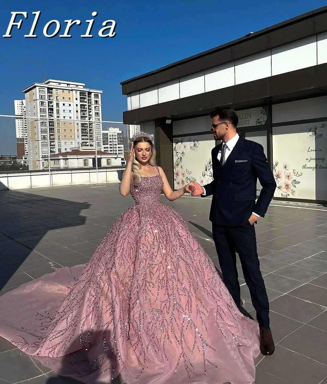 

Customized Shiny Rose Gold Spaghetti Strap Quinceanera Dresses Off the Shoulder Glitter Sequin Long Tail Wedding Dresses