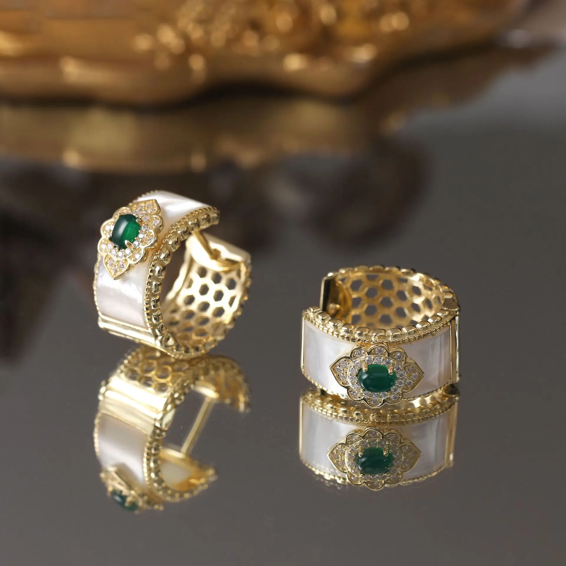 pendientes-de-plata-chapada-en-oro-con-concha-de-mariposa-blanca-natural-y-Agata-verde-estilo-retro-de-lujo-juego-de-joyeri