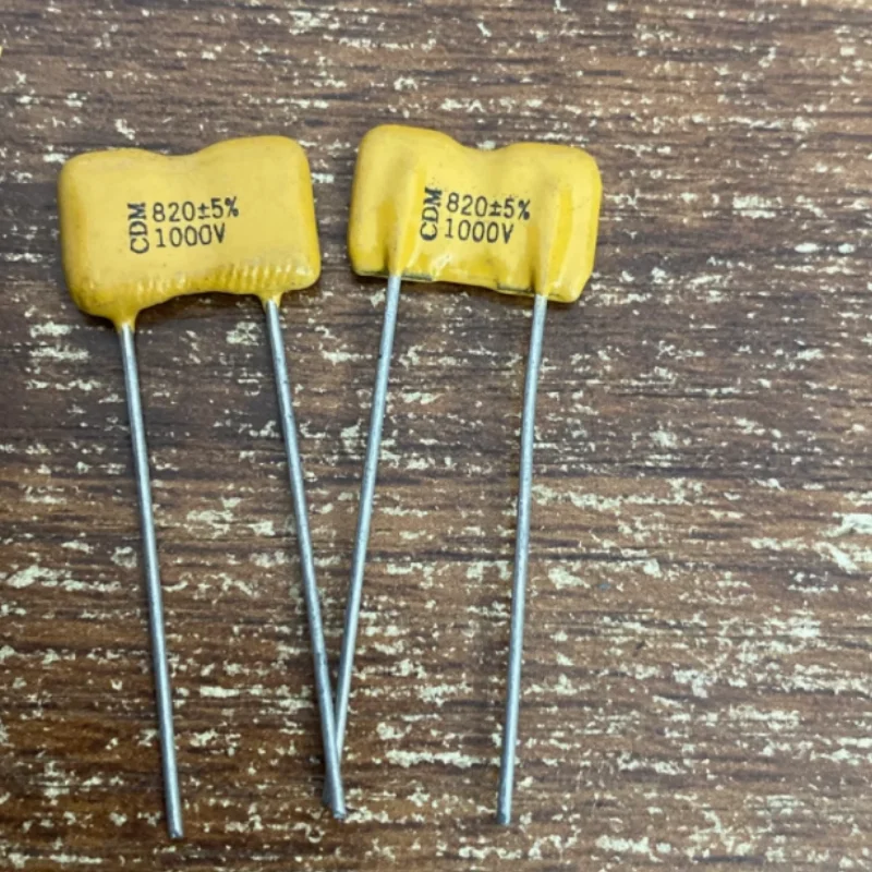 

2PCS 820PF 1000V CDM Silver mica capacitor 1000V 820PF 821 P=10MM