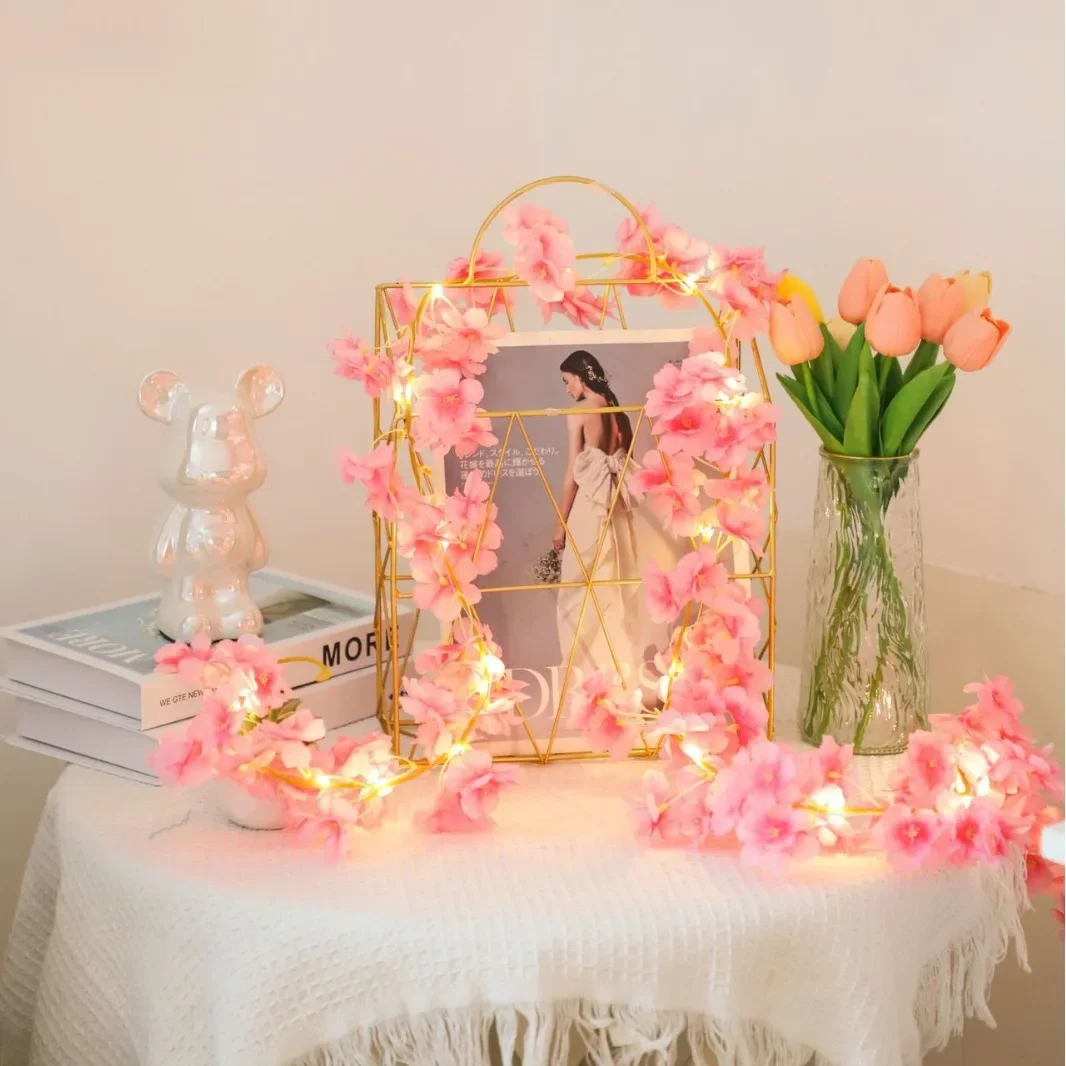 Рисунок 2 - Романтические гирлянды с вишневым цветом