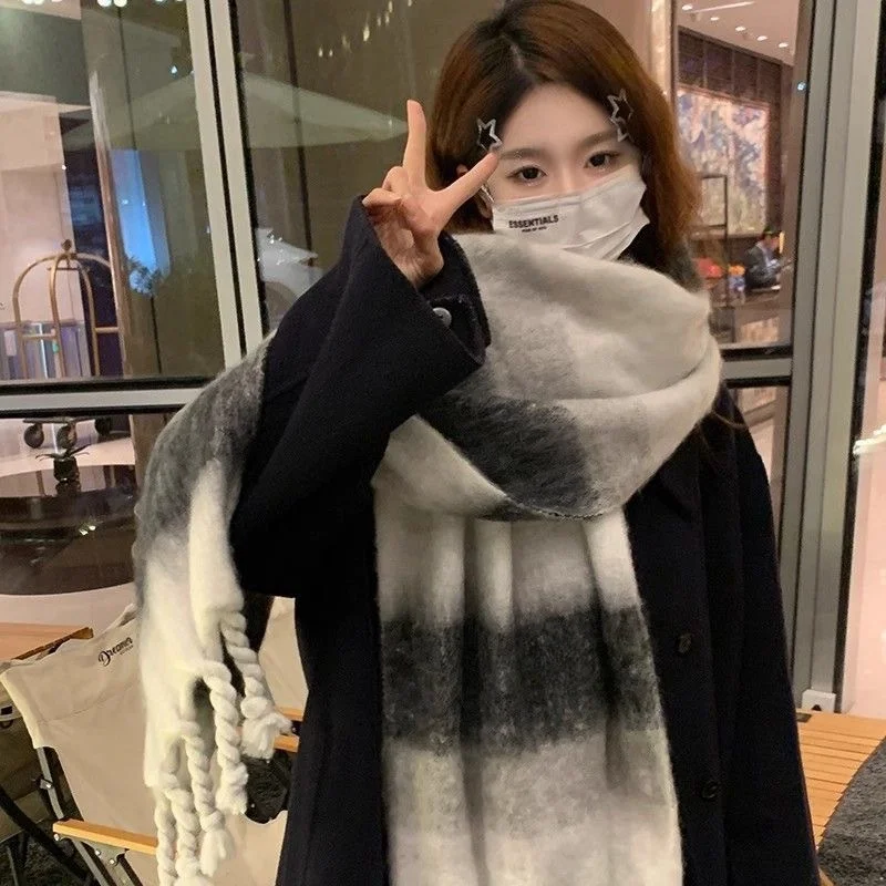 

Plush Ombre Scarf - 220cm Extra-Long Couple's Shawl with Chunky Braid Fringe, Thermal-Lock Technology for -20°C Winter