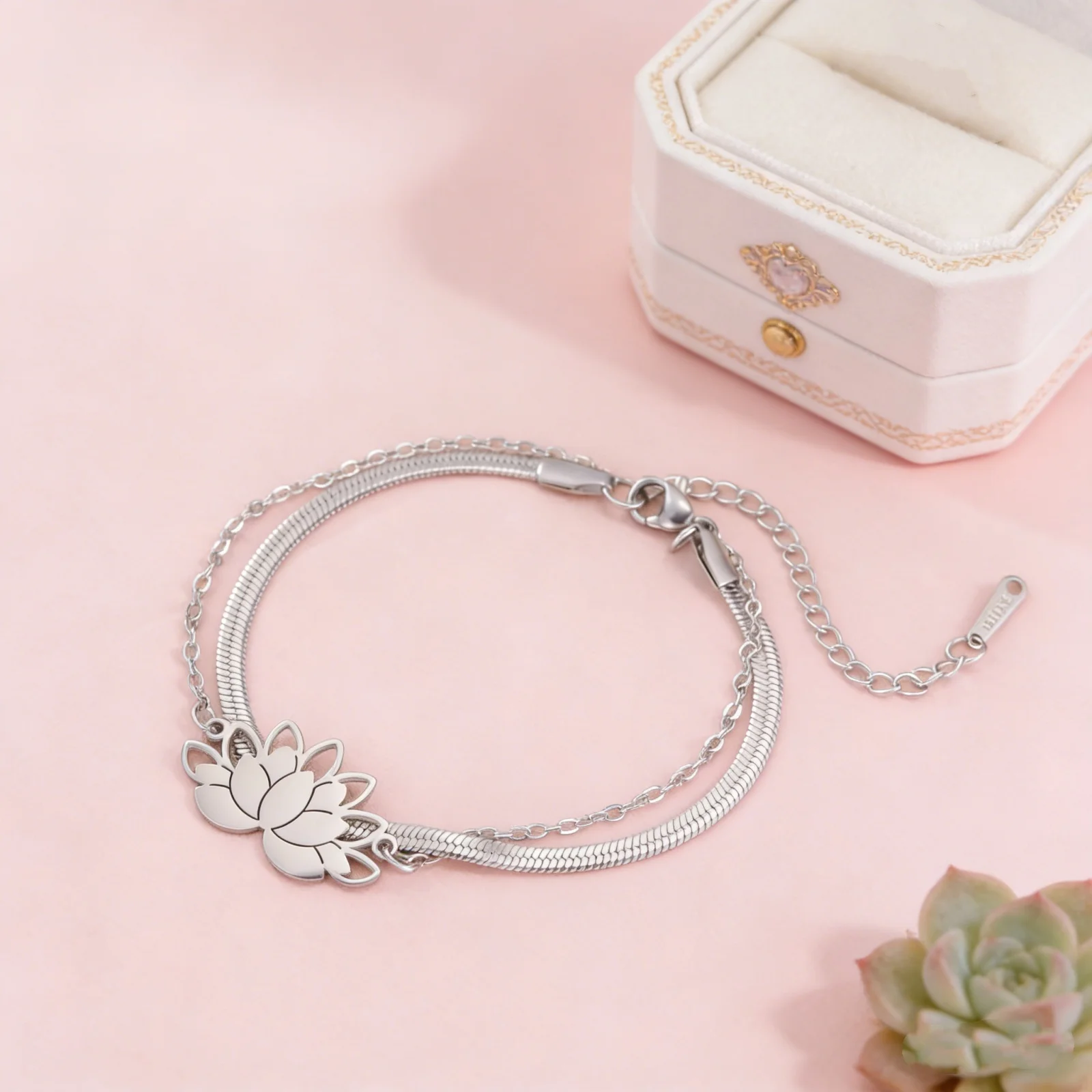 Skyrim Hohles Lotus-Anhänger-Armband aus Edelstahl, buddhistischer Talisman für Damen, romantischer Schmuck, Geschenk zum Jahrestag für Paare