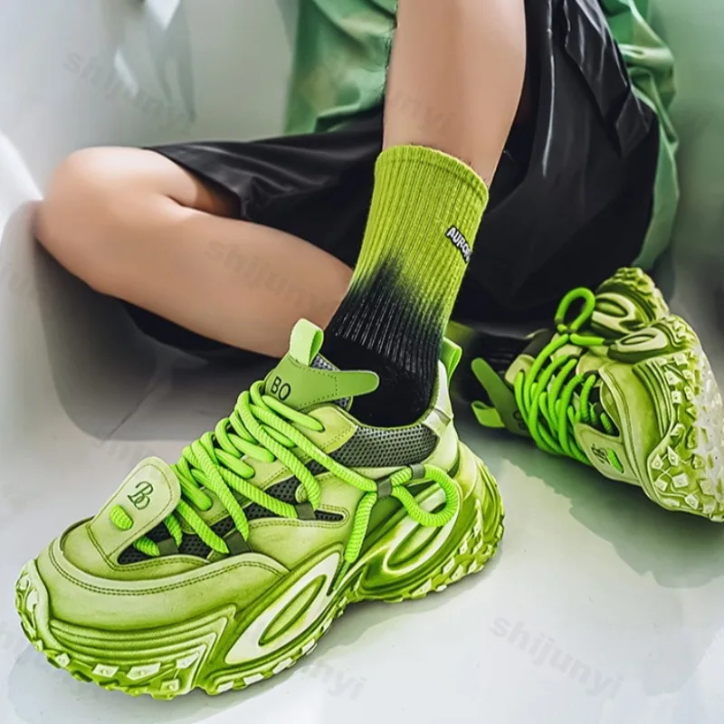 

Лето 2024, новый стиль, повседневная спортивная обувь для мужчин, удобная модная трендовая обувь на толстой подошве, нескользящие массивные кроссовки на шнуровке