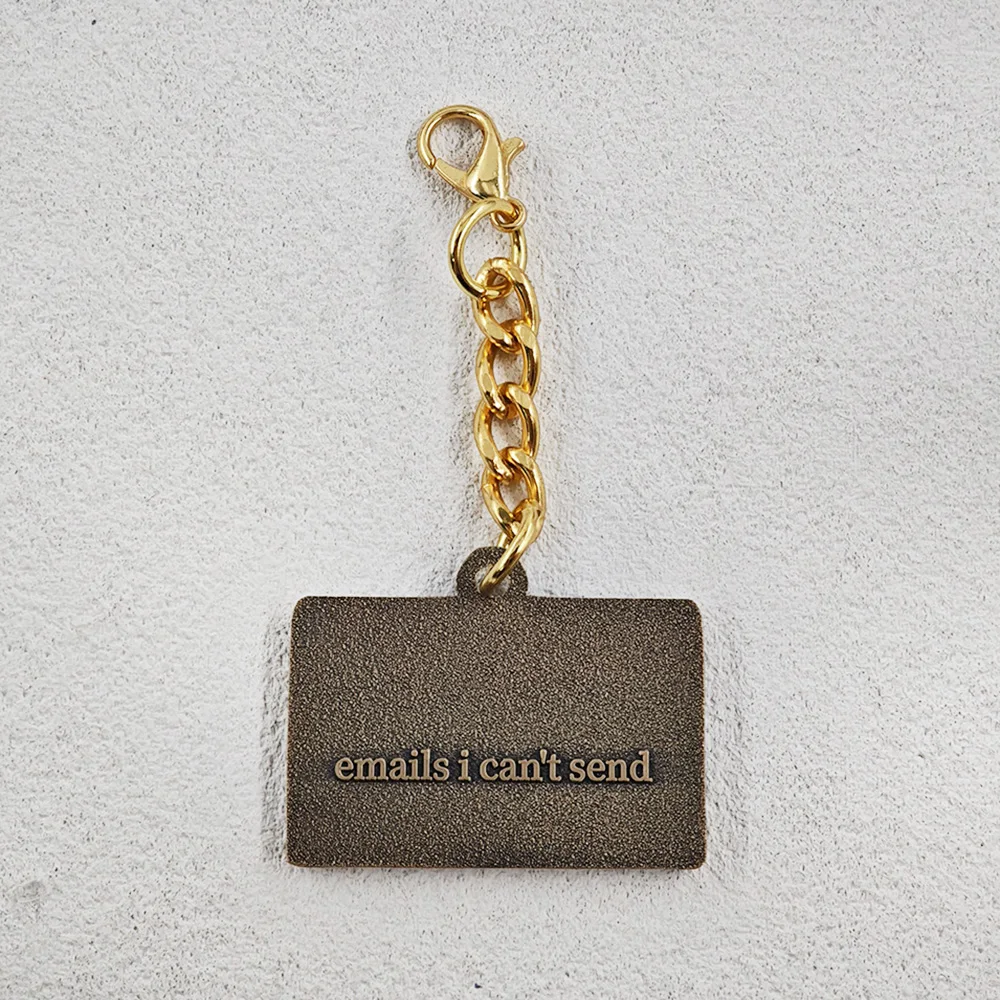 Sabrina Carpenter E-Mails, die ich nicht senden kann, Metall-Schlüsselanhänger, Musikalbum-Merch, rotes Herz, Umschlag-Anhänger, Schlüsselring, Geschenk für Musikfans, Tasche Ch – Detail 8