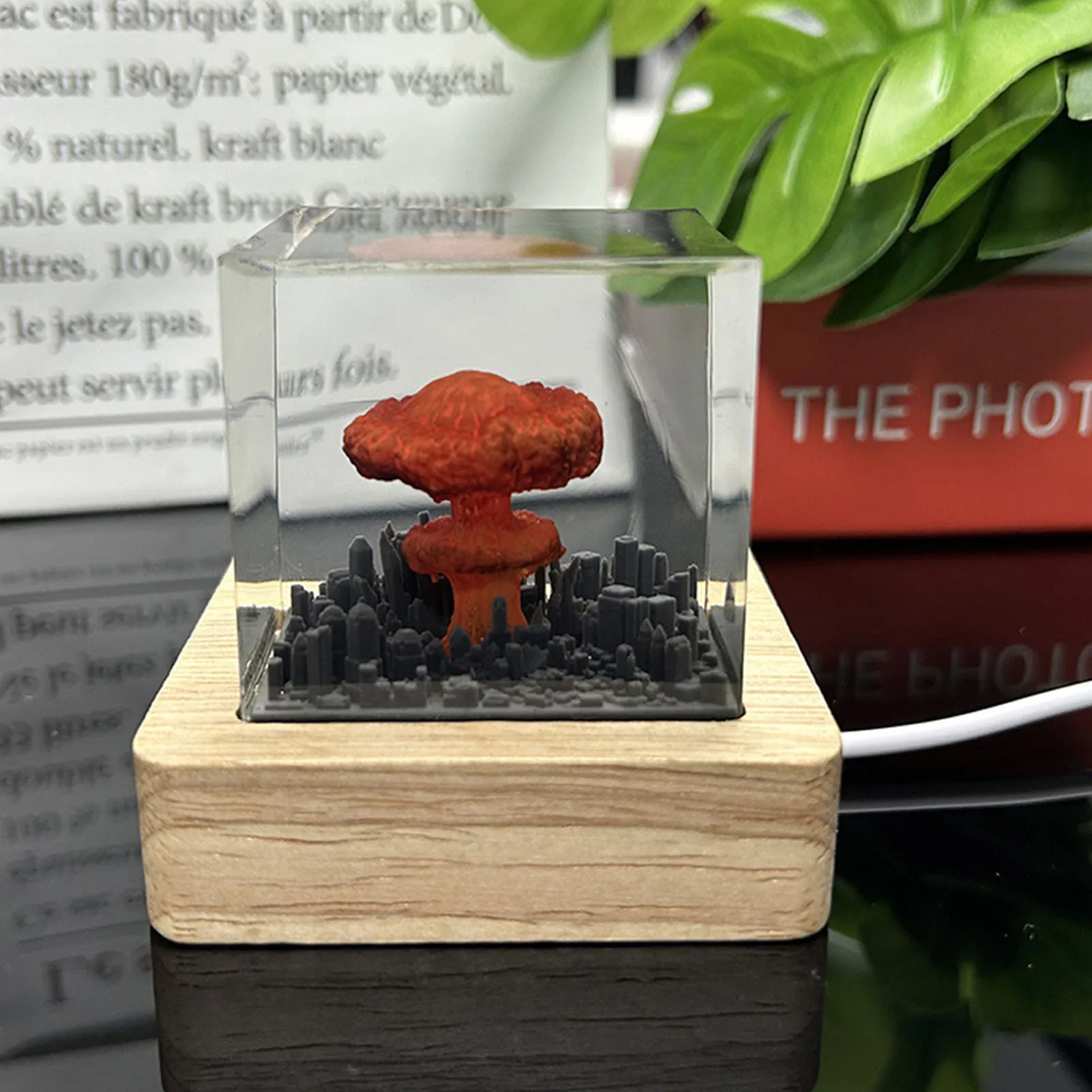 Resin Mushroom Cloud Nightlight Decoration Simulated Explosion Scene Desktop Ornament with Wood Base for Restaurant Balcony