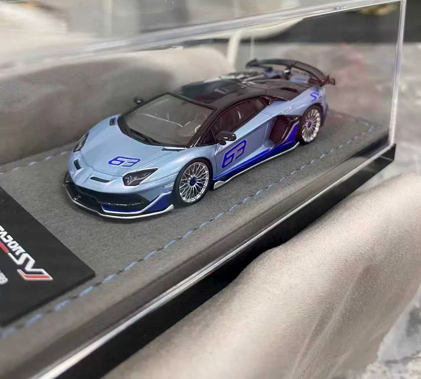 God'Wealth GW 1:64 SVJ 63 Sky-Blue إصدار محدود من الراتنج مجموعة نماذج السيارة هدية