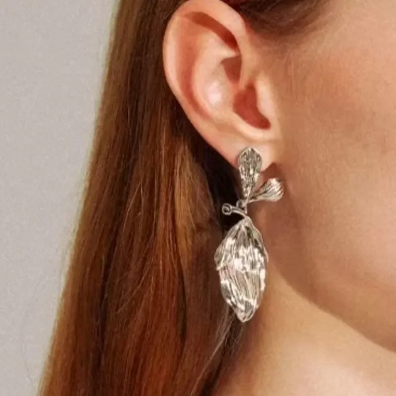 Simple high-grade leaf shape stud earrings INS wind light luxury drooping feeling fashion earrings brushed three-dimensional