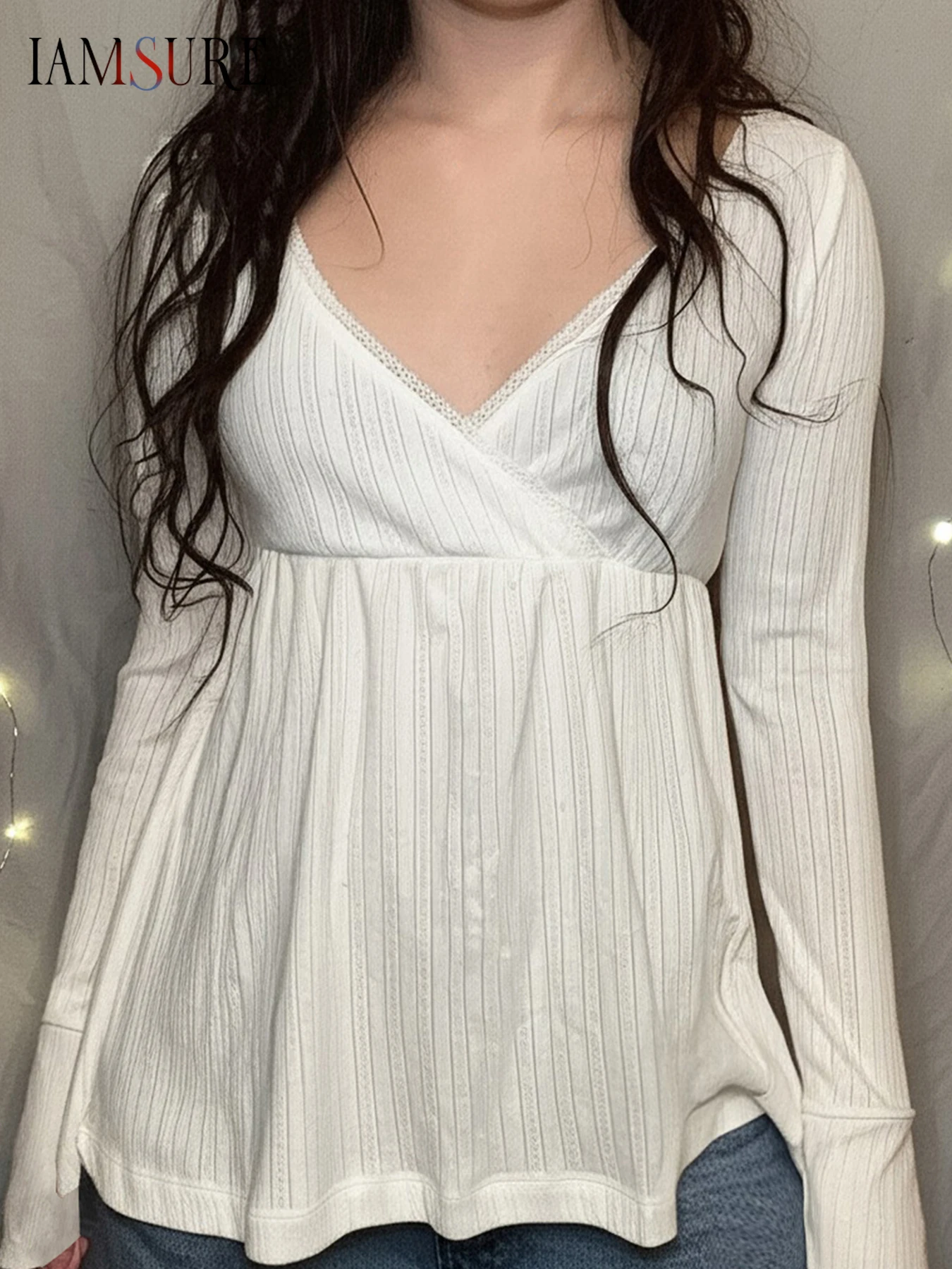 

IAMSURE Повседневная однотонная футболка с кружевной отделкой, базовые тонкие футболки с глубоким v-образным вырезом и длинными рукавами, женские футболки 202, осень-весна, модная уличная одежда для женщин