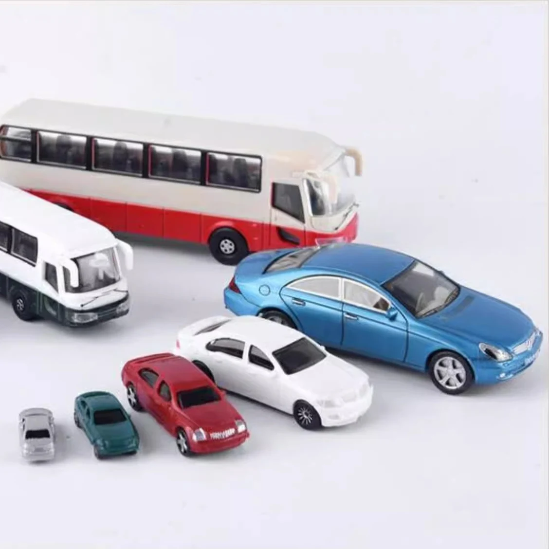 HO Scale Model Vehicle Set Miniature Car Truck Bus Container Lot for Railway Layout Scenery Architectural Diorama Decor