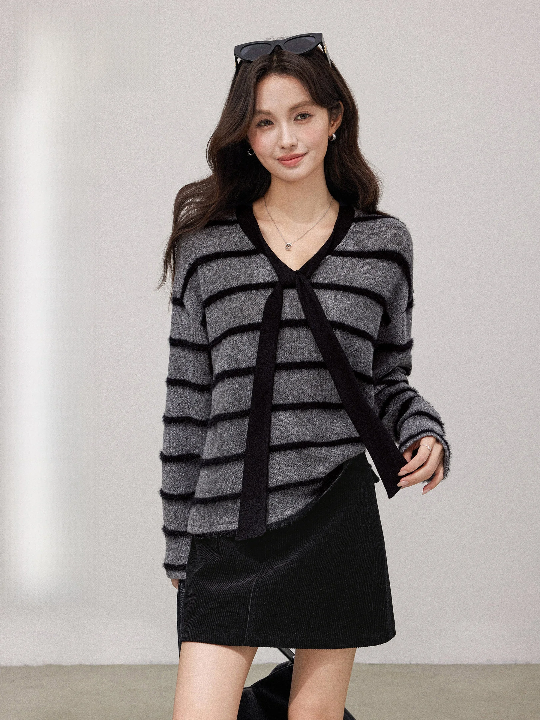 

Свободный вязаный свитер с V-образным вырезом в полоску для женщин, в корейском стиле, мягкий, уютный, в стиле ретро, с цветовыми блоками и поясом