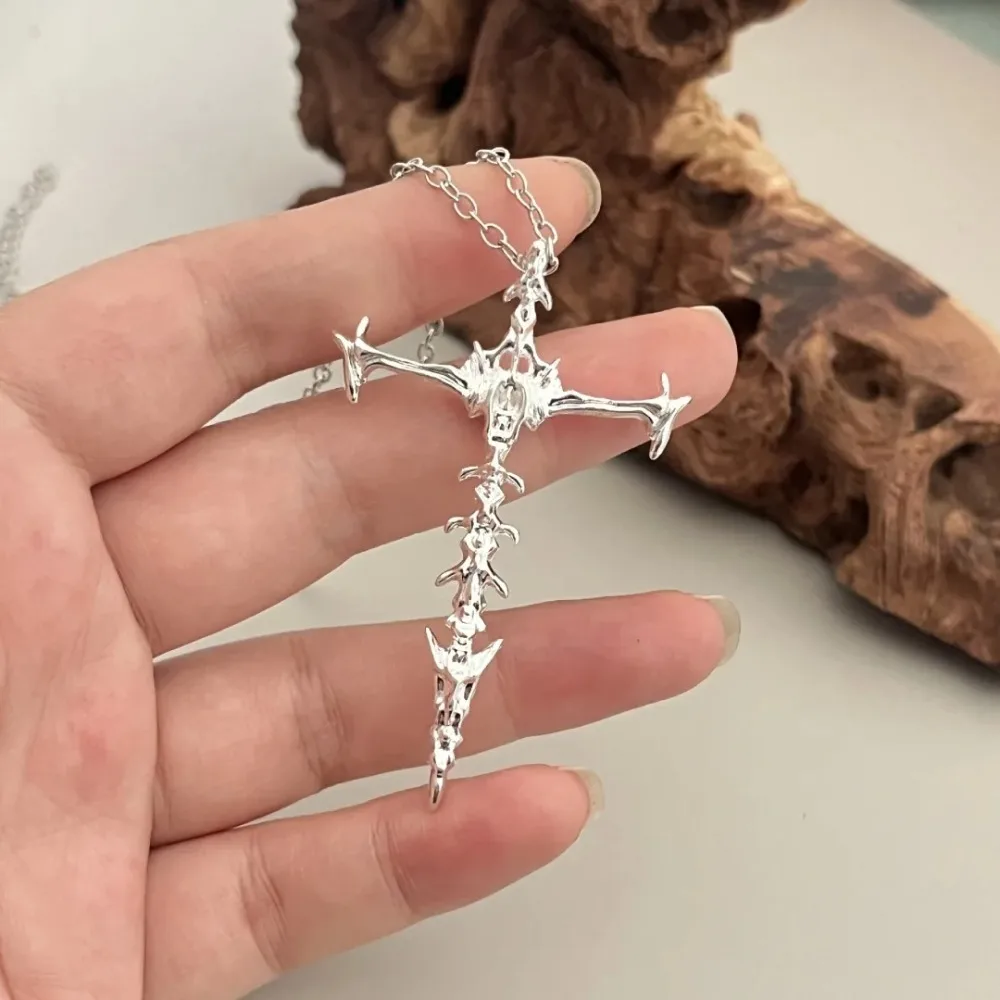 شخصية العمود الفقري الصليب قلادة، زوجين عصرية، قلادة الرجعية جوفاء، قلادة الجمجمة نمط الظلام ثلاثي الأبعاد