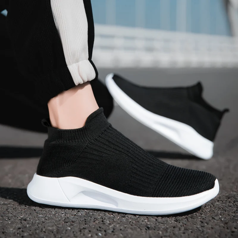 Kaus kaki klasik pria dan wanita, sneaker olahraga lari Platform leher tinggi, ringan Slip-on rajut kasual