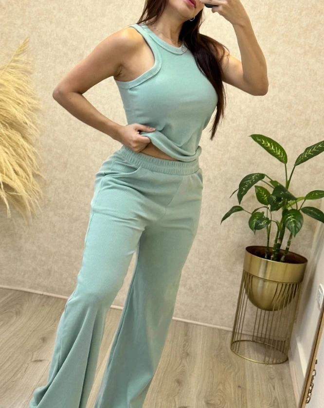 Women's Casual Two Piece Solid O-neck Thick Strap Sleeveless Ribbed Tank Top and Pocket Design High Waist Wide Leg Pants Set