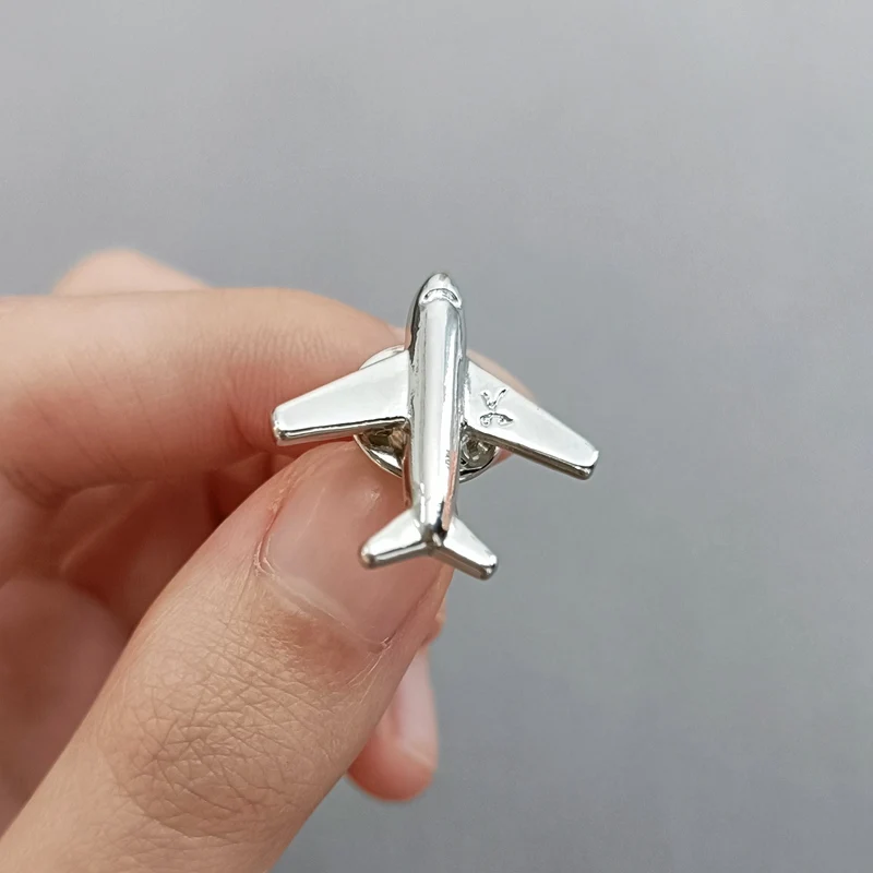 Vintage Cute Airplane Brooch Enamel Pin Cartoon Aircraft Brooch Women Men Backpack Clothes Coat Button Badge Jewelry Accessories