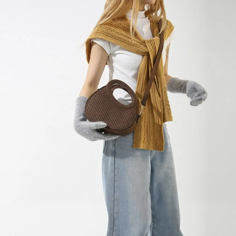 

Фетровая сумка через плечо из искусственной кожи, сумка в форме полумесяца, сумка-бродяга в корейском стиле, модный дизайн, однотонная плиссированная сумка на плечо для путешествий