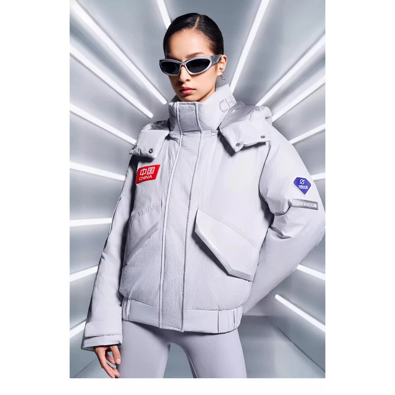 Kurtka puchowa Chericom Rocket Co-Branded z odpinanym kapturem, zapinana na zamek, wiatroodporne mankiety, elastyczny dół, kieszenie z klapką Y299077Y