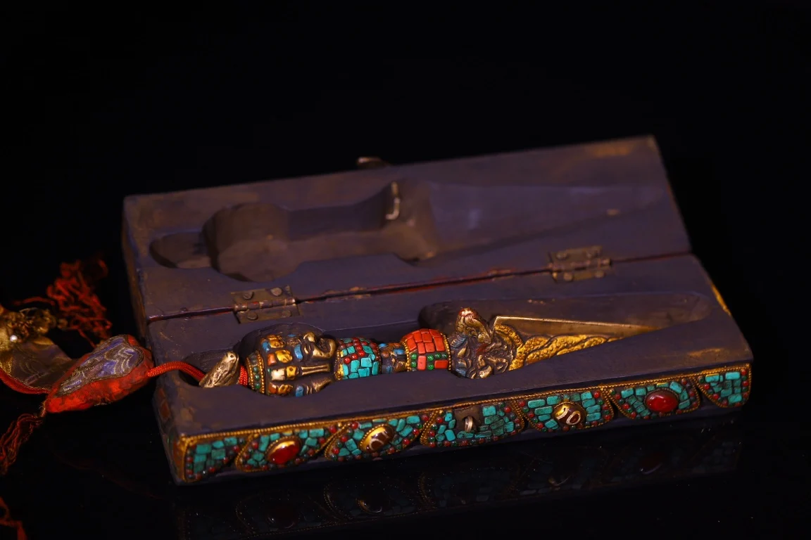 

9"Tibetan Temple Collection Old Bronze Mosaic Gem gZi Beads Turquoise Hayagriva Buddha Head Vajra Prayer flag Bodhi Root Box
