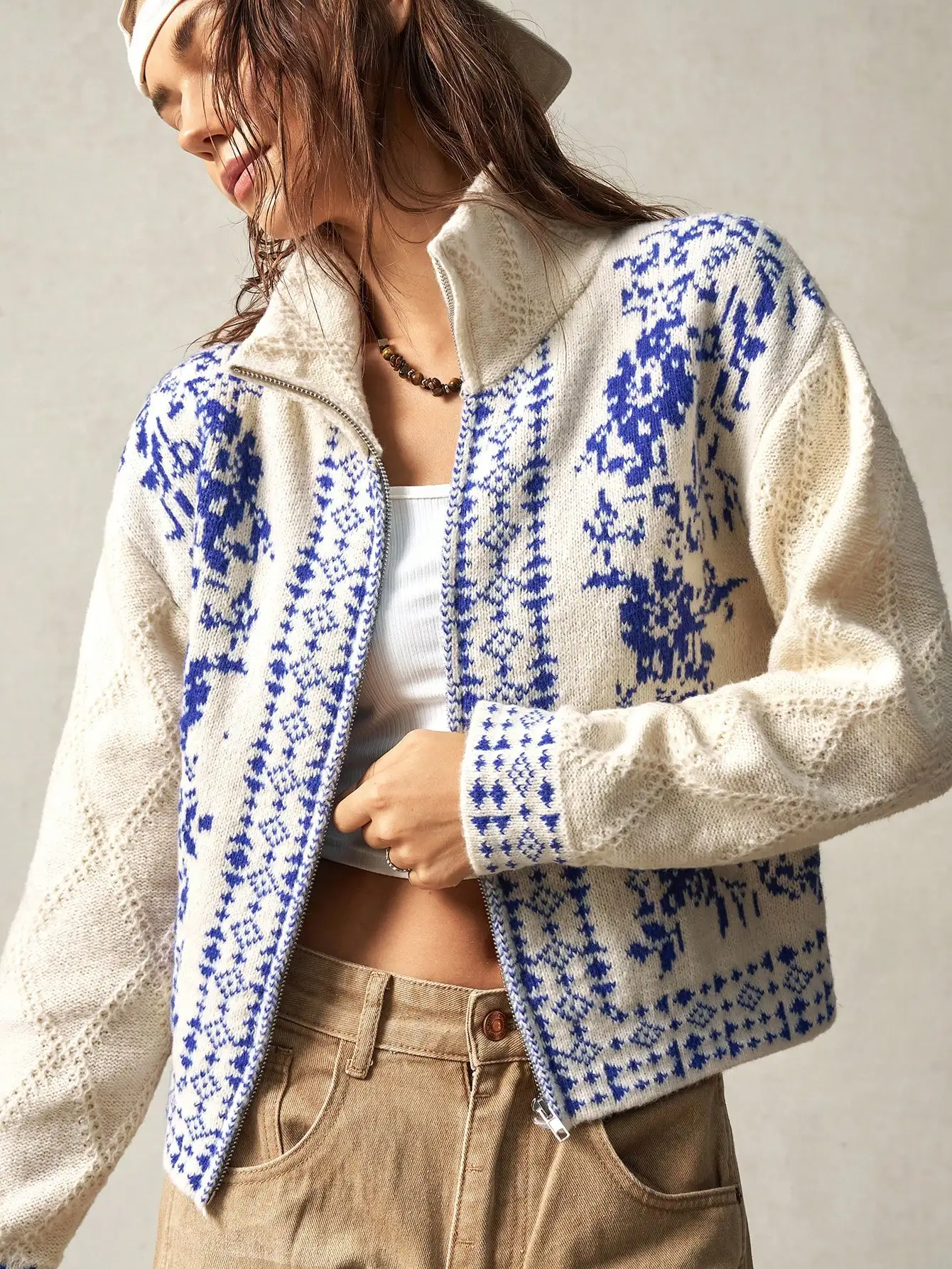 

Women's Blue Floral Pattern Zip-Up Knit Cardigan, Cropped Fit, Autumn Winter