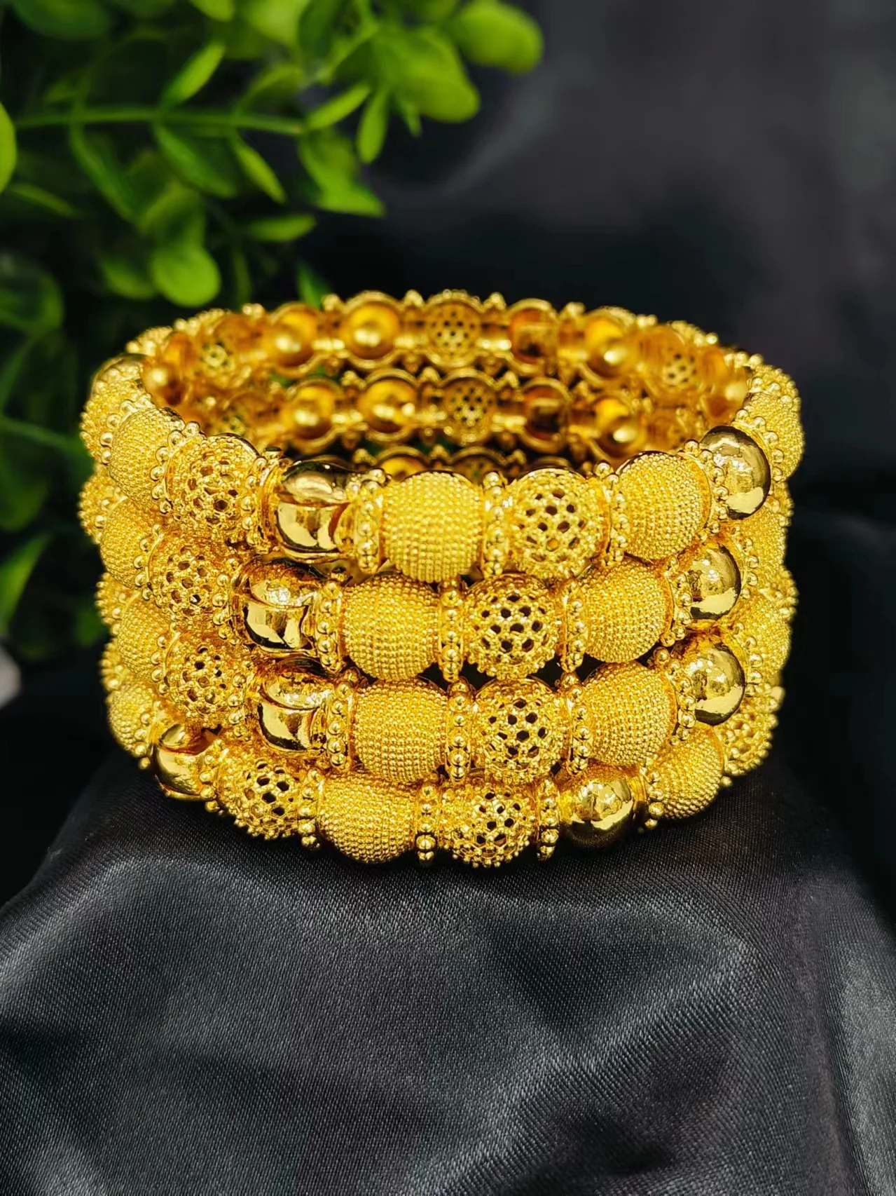 4pcs Vietnam Gold-plated Real Bracelet Durable Non-fading Engraved Design Bracelet For Women Perfect For Weddings